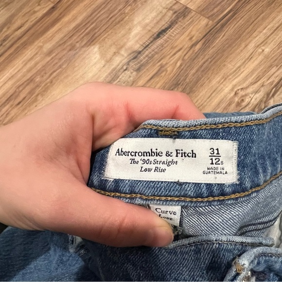 ABERCROMBIE & FITCH Curve Love 90s Straight Low Rise Jeans Medium Wash - Picture 4 of 7